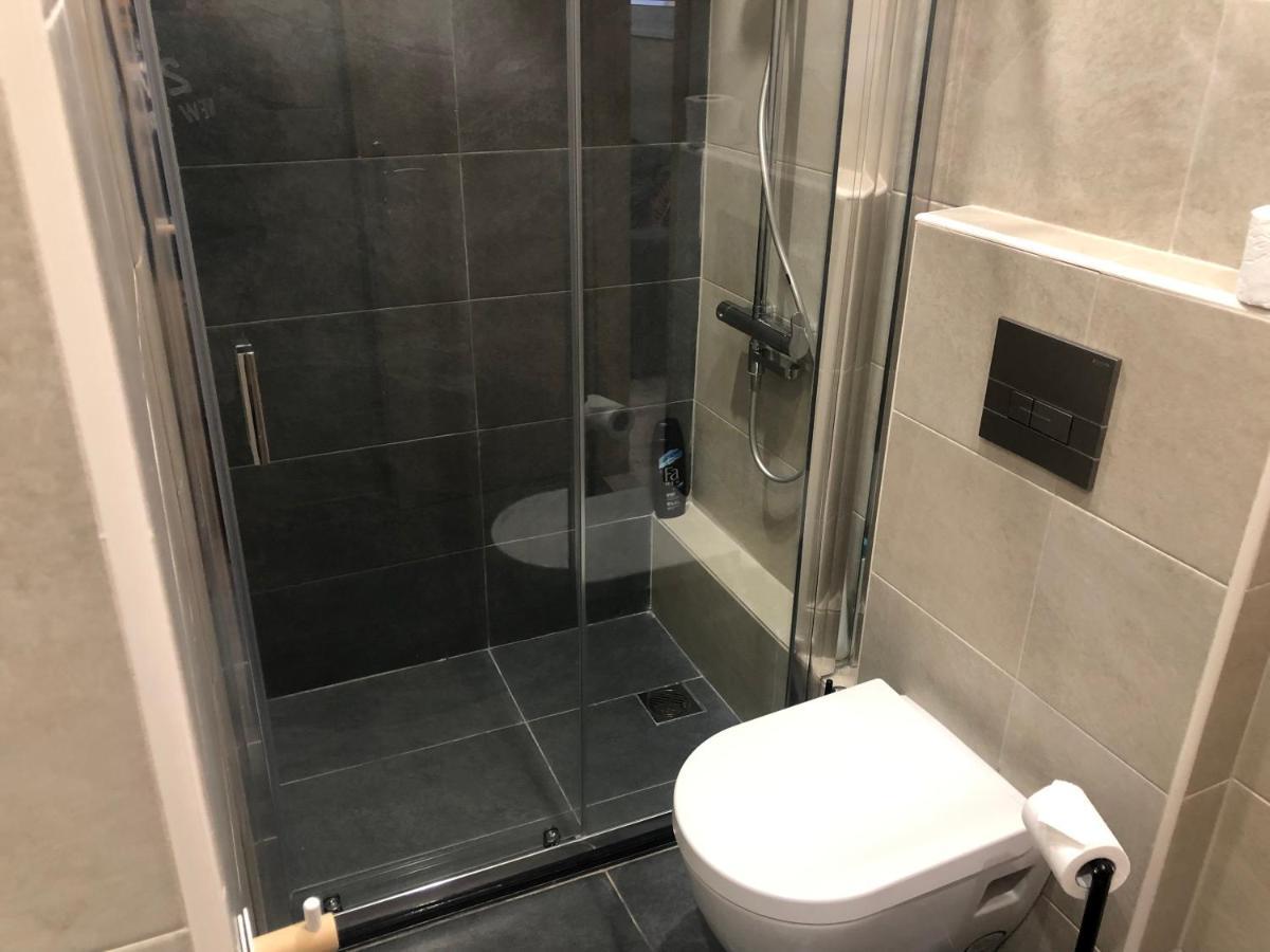 Royal Red Suite No 1, Piraeus Port Екстер'єр фото