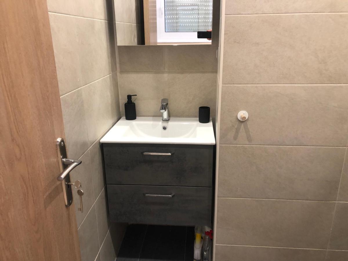 Royal Red Suite No 1, Piraeus Port Екстер'єр фото