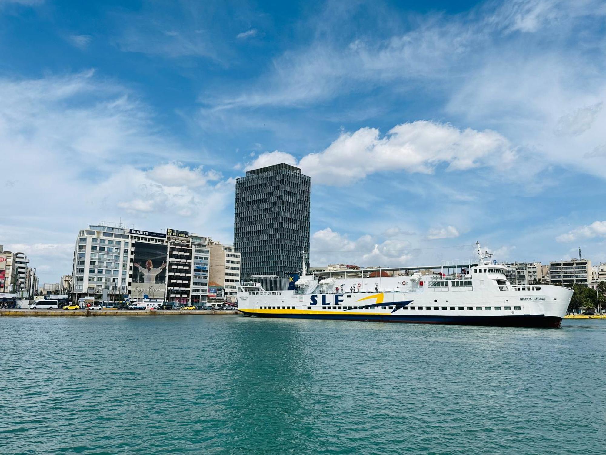 Royal Red Suite No 1, Piraeus Port Екстер'єр фото